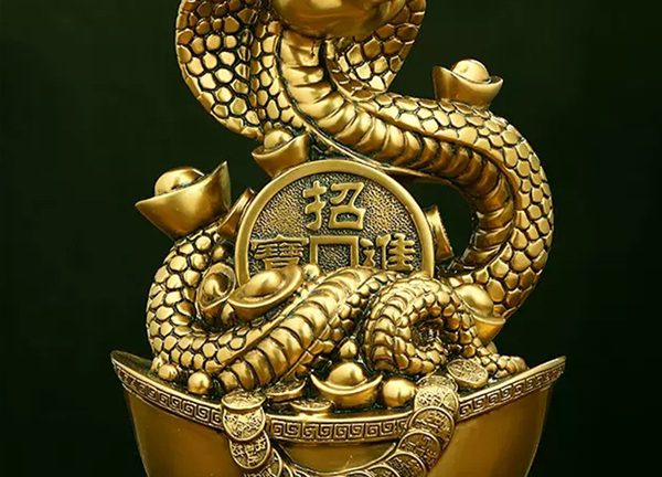 How to use the feng shui snake to improve the home fortune?